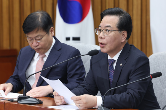 발언하는 송언석 원내대표