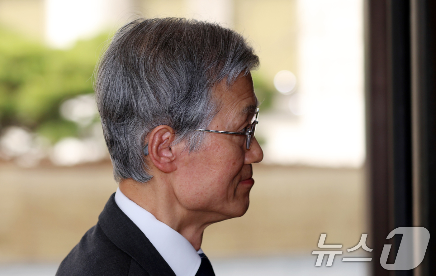 (서울=뉴스1) 김명섭 기자 = 조희대 대법원장이 10일 오전 서울 서초구 대법원으로 출근하고 있다.  2026.3.10/뉴스1