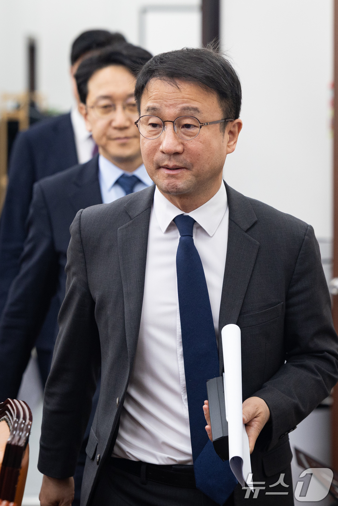 (서울=뉴스1) 유승관 기자 = 한병도 더불어민주당 원내대표를 비롯한 원내지도부가 10일 서울 여의도 국회에서 열린 원내대책회의에 참석하고 있다. 2026.3.10/뉴스1