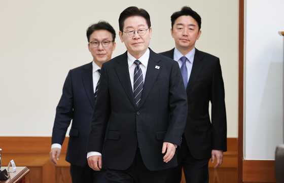 국무회의 참석하는 이재명 대통령