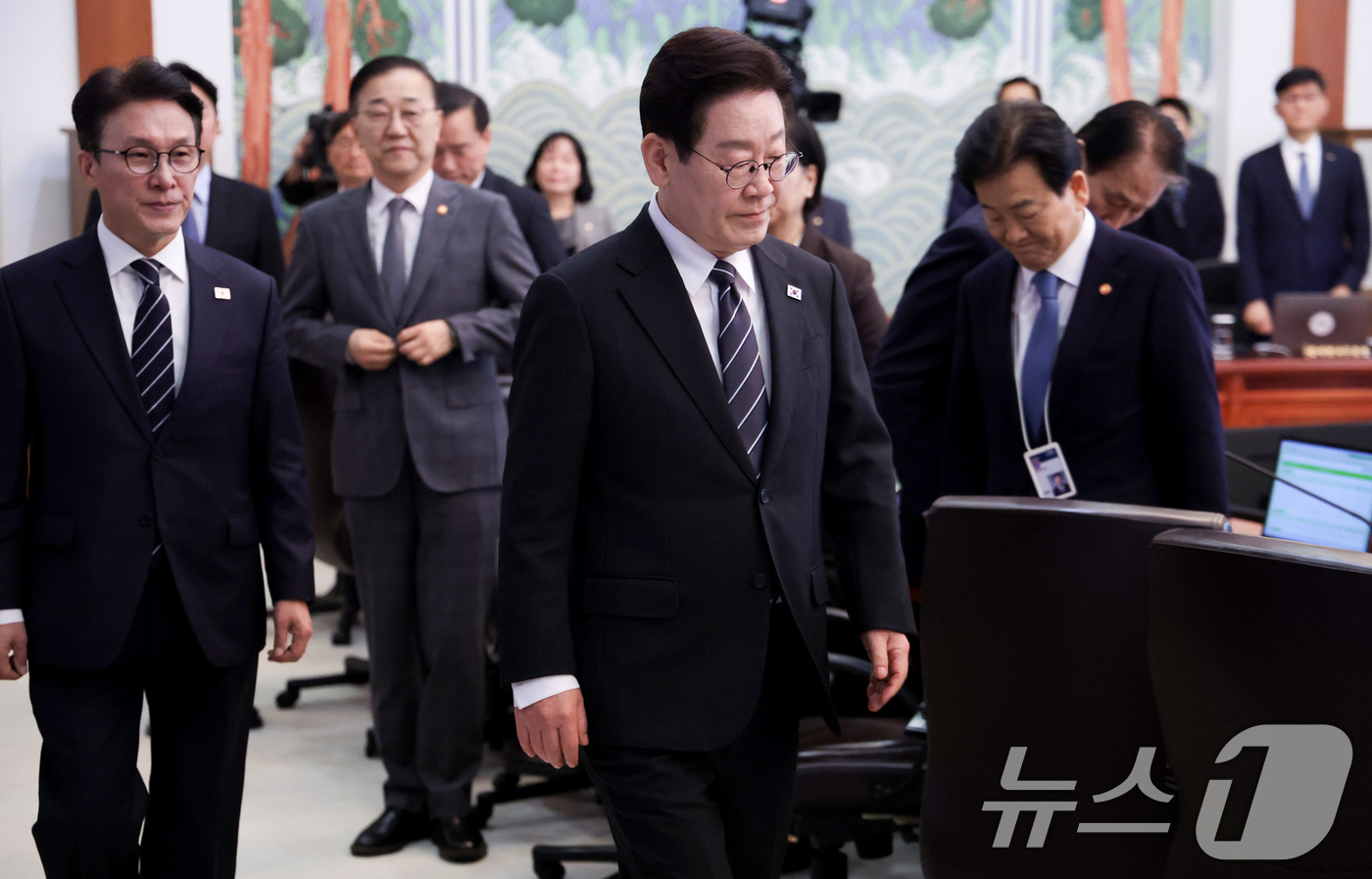 (서울=뉴스1) 이재명 기자 = 이재명 대통령이 10일 청와대에서 열린 국무회의에 입장하고 있다. 2026.3.10/뉴스1