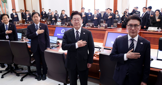 이재명 대통령, 국무회의 국민의례