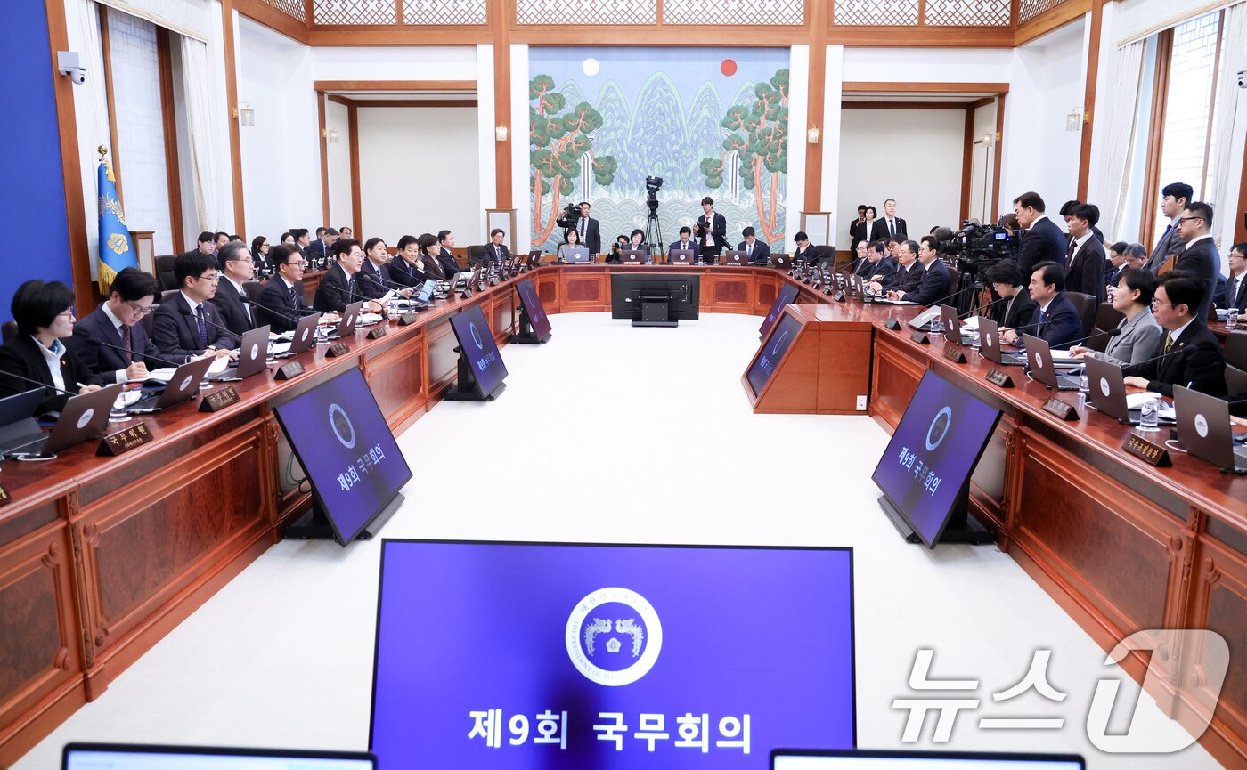 본문 이미지 - 이재명 대통령이 10일 청와대에서 열린 국무회의에서 발언하고 있다. 2026.3.10 ⓒ 뉴스1 이재명 기자