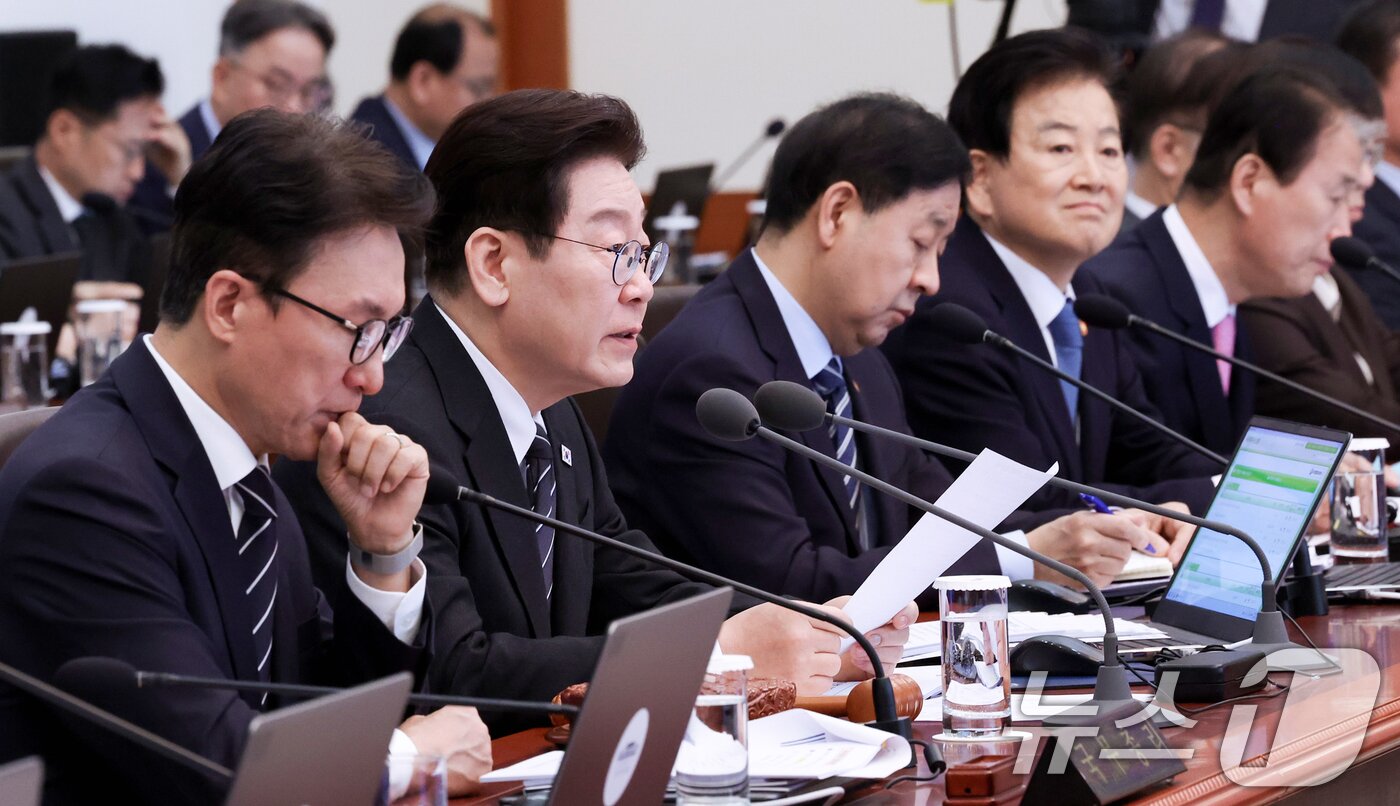 본문 이미지 - 이재명 대통령이 10일 청와대에서 열린 국무회의에서 발언하고 있다. 2026.3.10 ⓒ 뉴스1 이재명 기자