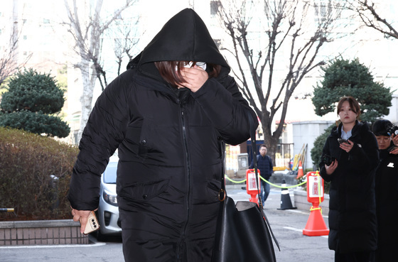 '반포대교 추락' 포르쉐 운전자 약물 전달 A씨 구속심사