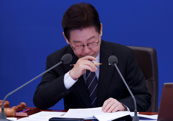 이재명 대통령, 중동상황 대응 보고 경청