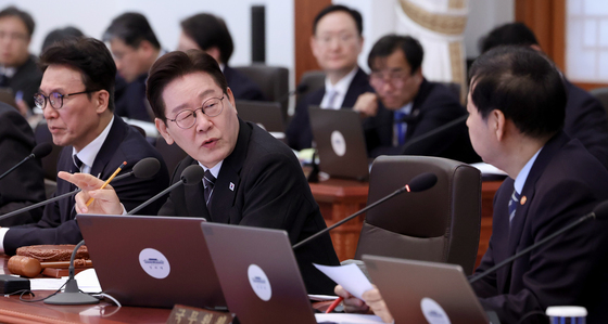李대통령 "조기에 추경 해야 할 상황…기존 예산으로 부족할 것"