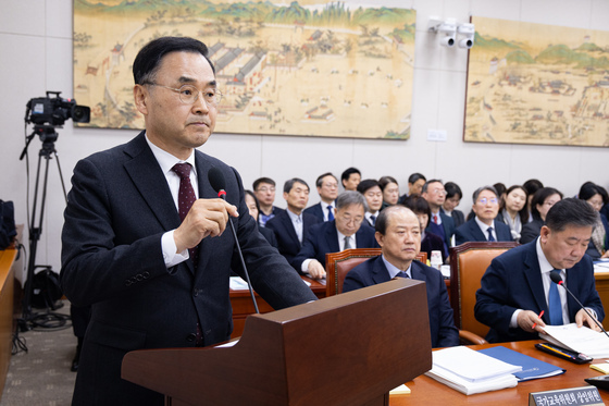 교육위 법안 의결 인사말하는 차정인 국가교육위원장