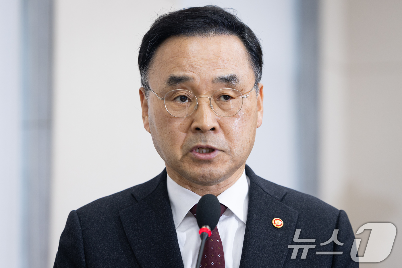 (서울=뉴스1) 유승관 기자 = 차정인 국가교육위원장이 10일 서울 여의도 국회에서 열린 제433회 국회(임시회) 교육위원회 제1차 전체회의에서 법안의결 인사말을 하고 있다. 20 …