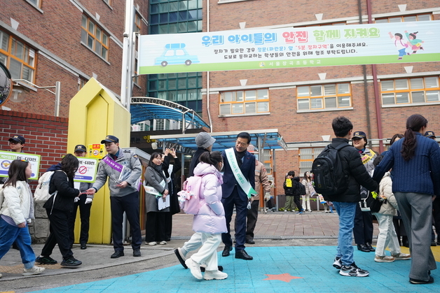 성북구, 개학 맞아 어린이 교통안전 캠페인…민·관·학·경 참여