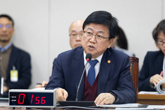 최교진 장관 "봉쇄된 호르무즈 해협 민간 선박에 대학생 10명"