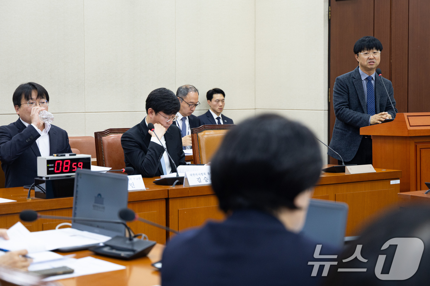 (서울=뉴스1) 유승관 기자 = 안기종 한국환자단체연합회 대표가 10일 서울 여의도 국회 제433회 국회(임시회) 보건복지위원회 제1차 전체회의에서 열린 환자기본법안 등에 대한 공 …