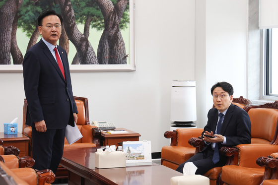 회동하는 여야 원내운영수석부대표