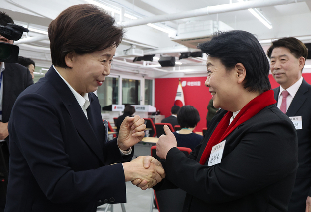 인사 나누는 양향자 최고위원·윤희숙 전 의원