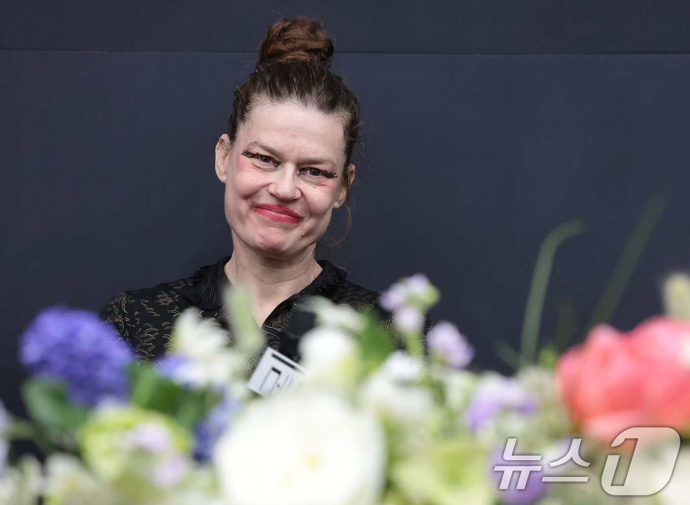 (서울=뉴스1) 권현진 기자 = 서울시발레단 한국 초연작 'Jakie' 안무가 샤론 에얄이 10일 서울 종로구 세종문화회관 예술동에서 열린 내한 기자간담회에서 미소를 짓고 있다. …