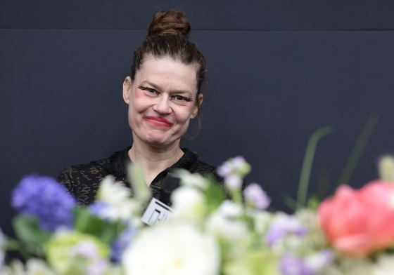 미소짓는 'Jakie' 안무가 샤론 에얄