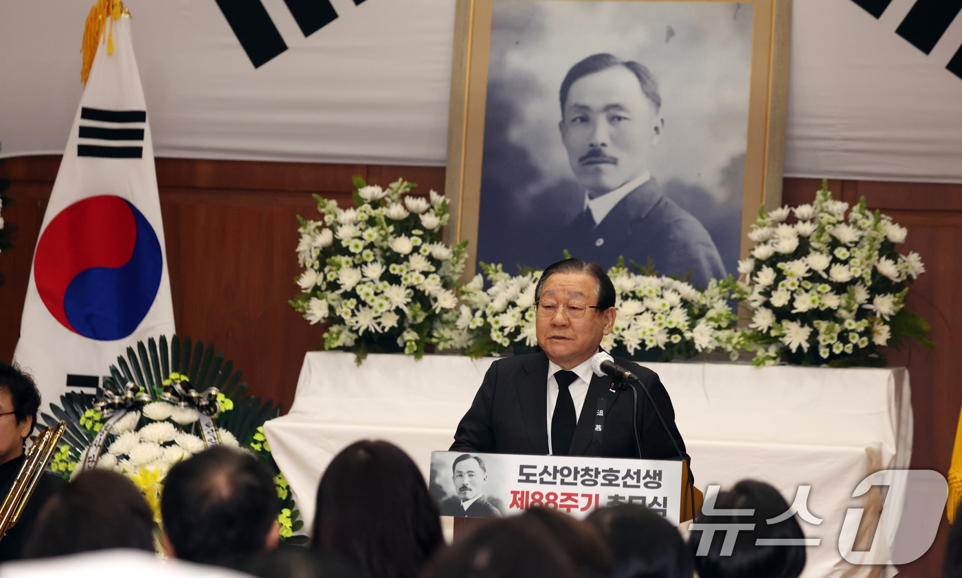 (서울=뉴스1) 김명섭 기자 = 김재실 도산안창호선생기념사업회 회장이 10일 서울 강남구 도산안창호기념관 강당에서 열린 도산안창호선생 서거 제88주기 추모식에서 추모식사를 하고 있 …