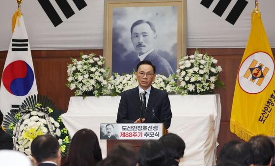 추모사하는 조성명 강남구청장