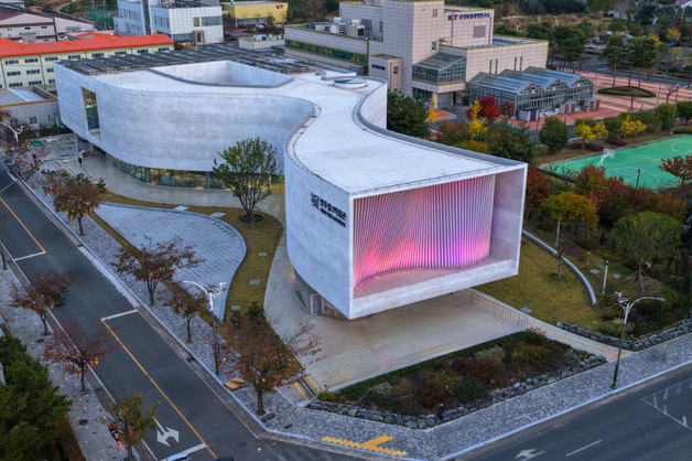 진주실크박물관, 지역 명소 자리매김…개관 4개월만 2만명 방문