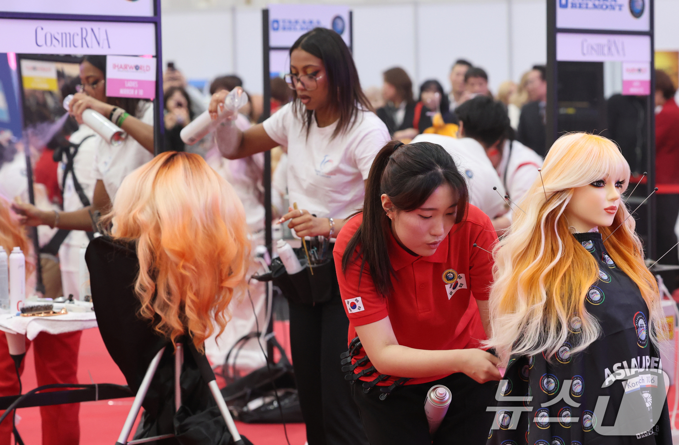 (대전=뉴스1) 김기태 기자 = 10일 대전 유성구 대전컨벤션센터(DCC)에서 열린 2026 대전 뷰티 엑스포 '2026 OMC 아시아컵 오픈 & 인터뷰티페어 코리아'에 참가한 선 …