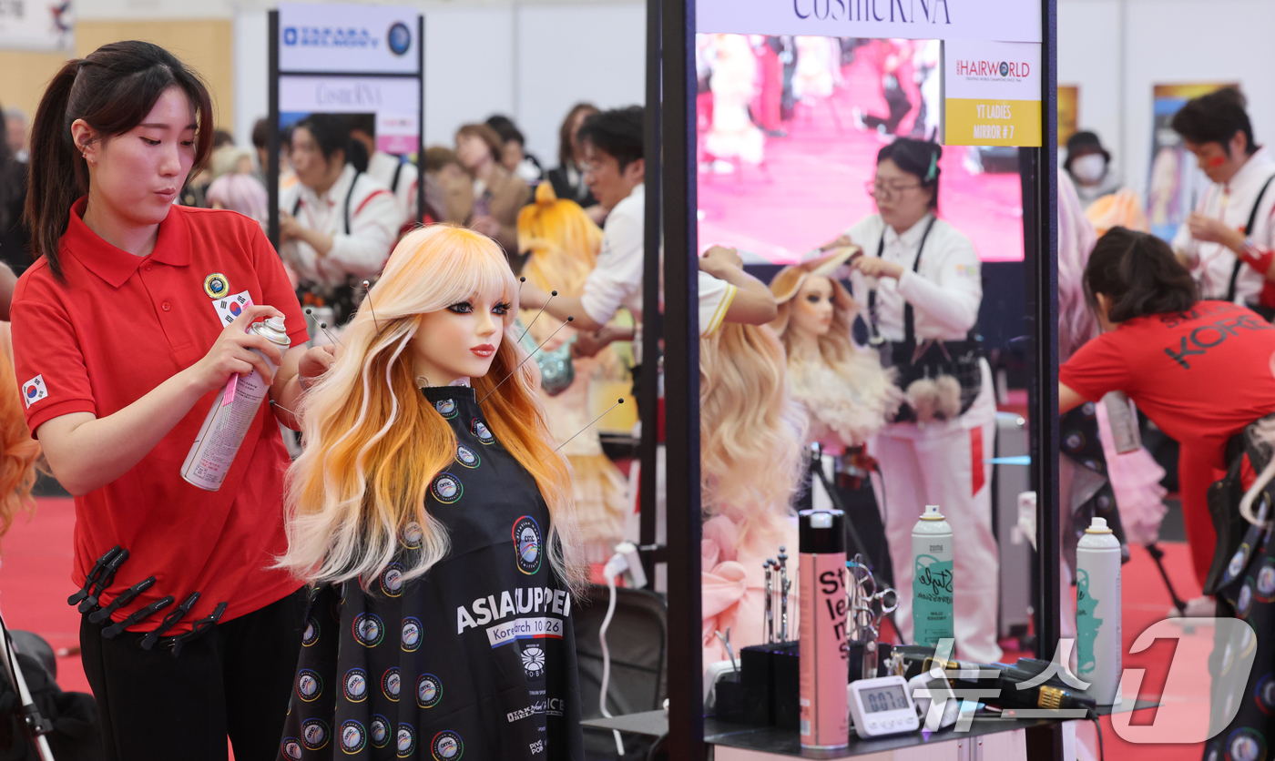 (대전=뉴스1) 김기태 기자 = 10일 대전 유성구 대전컨벤션센터(DCC)에서 열린 2026 대전 뷰티 엑스포 '2026 OMC 아시아컵 오픈 & 인터뷰티페어 코리아'에 참가한 선 …