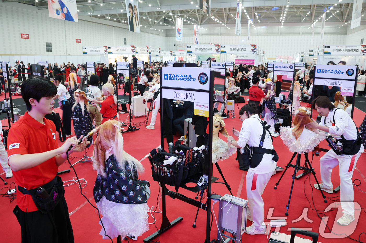 (대전=뉴스1) 김기태 기자 = 10일 대전 유성구 대전컨벤션센터(DCC)에서 열린 2026 대전 뷰티 엑스포 '2026 OMC 아시아컵 오픈 & 인터뷰티페어 코리아'에 참가한 선 …