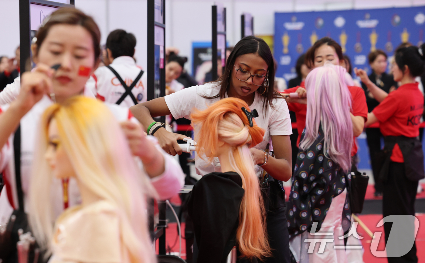 (대전=뉴스1) 김기태 기자 = 10일 대전 유성구 대전컨벤션센터(DCC)에서 열린 2026 대전 뷰티 엑스포 '2026 OMC 아시아컵 오픈 & 인터뷰티페어 코리아'에 참가한 선 …