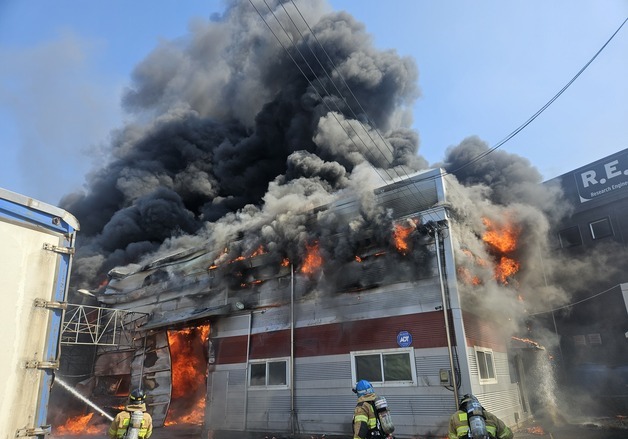 파주 조리읍 물류창고 불…한때 대응 1단계