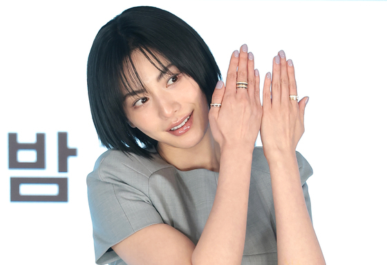 '강도 잡은' 나나, 첫 공식석상