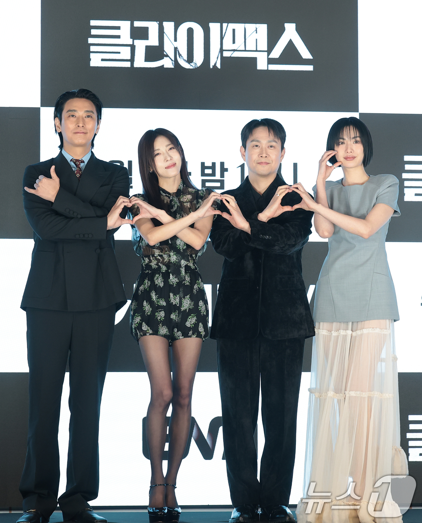 (서울=뉴스1) 권현진 기자 = 배우 주지훈(왼쪽부터)과 하지원, 오정세, 나나가 10일 오후 서울 구로구 디큐브시티 더세인트에서 열린 ENA 새 월화드라마 ‘클라이맥스’(각본 이 …