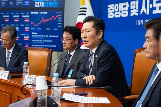 발언하는 정청래 대표