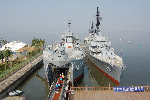 24년 된 삽교호 함상공원 '존폐 갈림길'…시 활용 방안 용역 진행