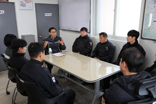 박홍식 강릉해경서장, 구조대 현장 점검…해양안전 관리 강화