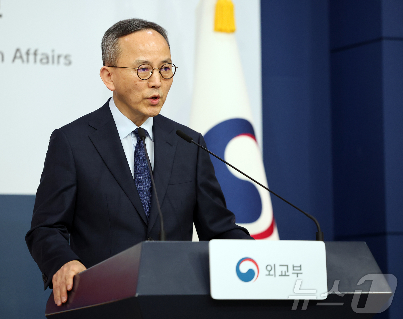 (서울=뉴스1) 김진환 기자 = 박일 외교부 대변인이 10일 오후 서울 종로구 정부서울청사에서 중동 상황 및 재외국민보호 관련 브리핑을 하고 있다. 2026.3.10/뉴스1