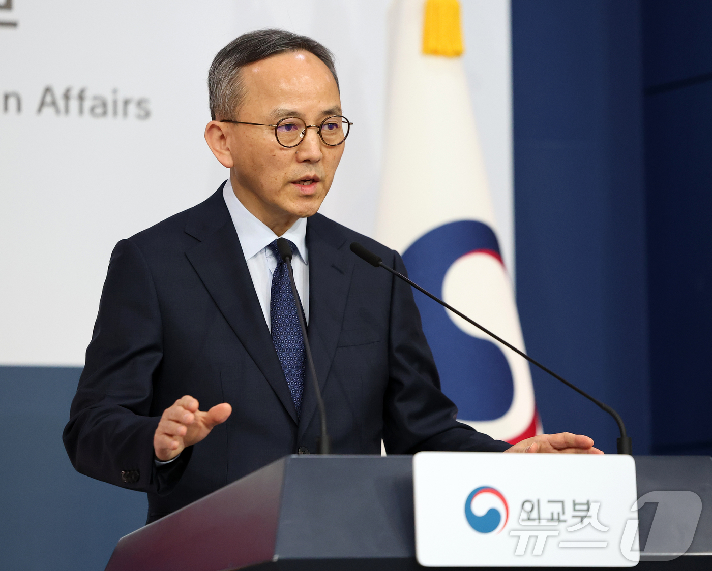 (서울=뉴스1) 김진환 기자 = 박일 외교부 대변인이 10일 오후 서울 종로구 정부서울청사에서 중동 상황 및 재외국민보호 관련 브리핑을 하고 있다. 2026.3.10/뉴스1