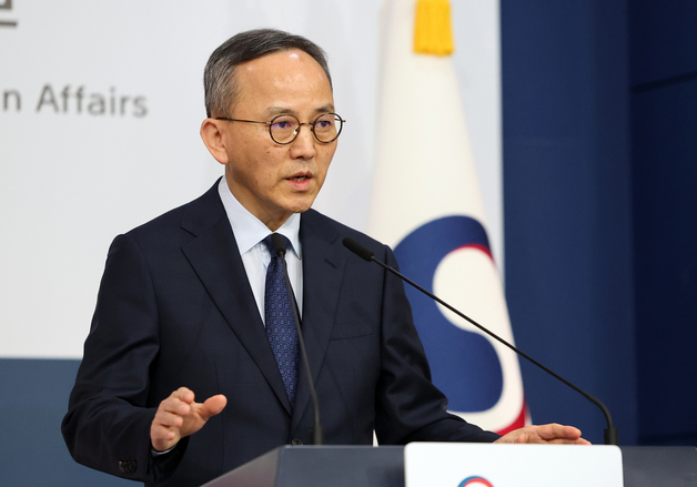 브리핑 하는 박일 외교부 대변인