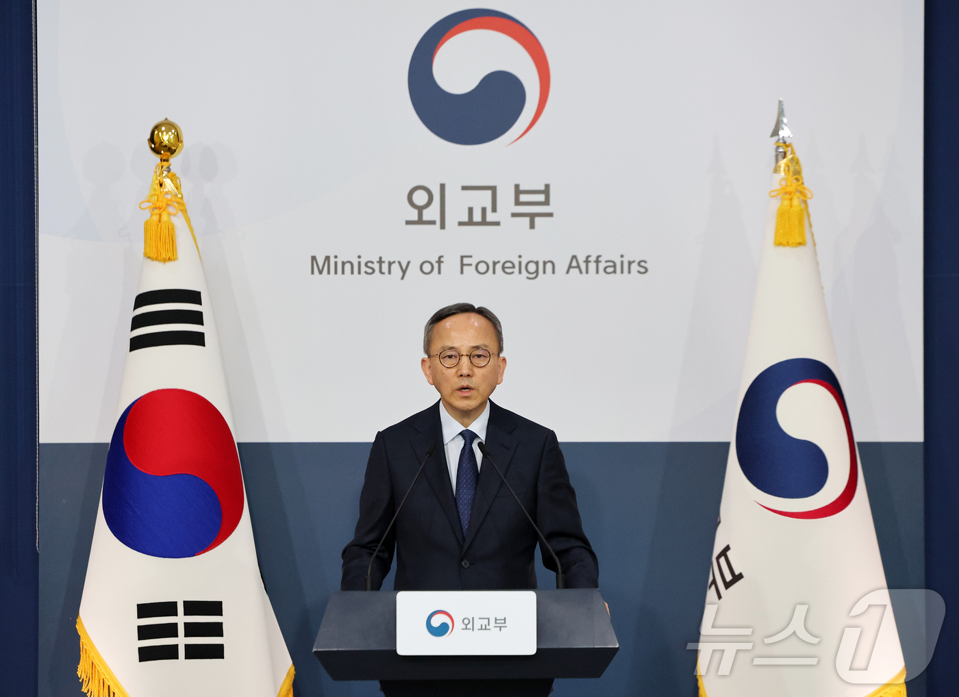 (서울=뉴스1) 김진환 기자 = 박일 외교부 대변인이 10일 오후 서울 종로구 정부서울청사에서 중동 상황 및 재외국민보호 관련 브리핑을 하고 있다. 2026.3.10/뉴스1