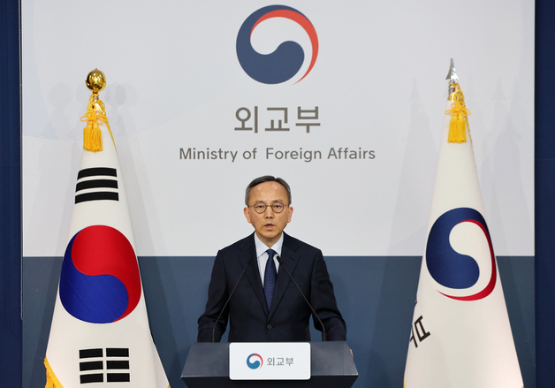 브리핑 하는 박일 외교부 대변인