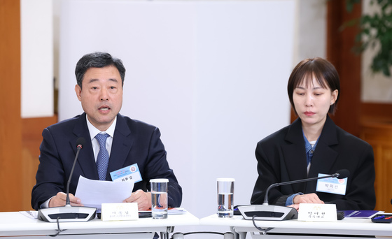 발표하는 지동섭 위원장