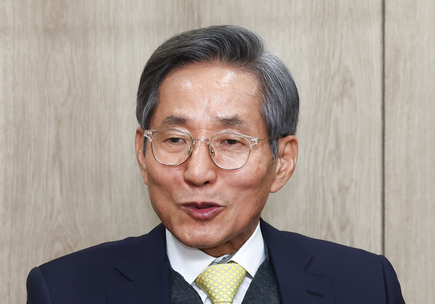 윤종규 "생산적 금융 전환 굉장히 시의적절…은행·증권 경쟁 길 터줘야"