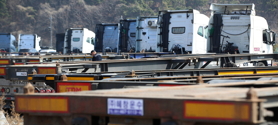 국제 유가 급등에 걱정 커지는 화물차 기사들