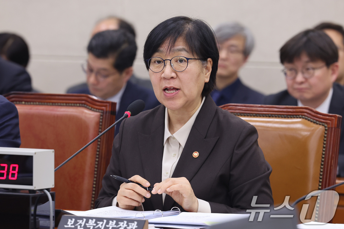 (서울=뉴스1) 신웅수 기자 = 정은경 보건복지부 장관이 10일 서울 여의도 국회에서 열린 보건복지위원회 전체회의에서 의원 질의에 답변하고 있다. 2026.3.10/뉴스1