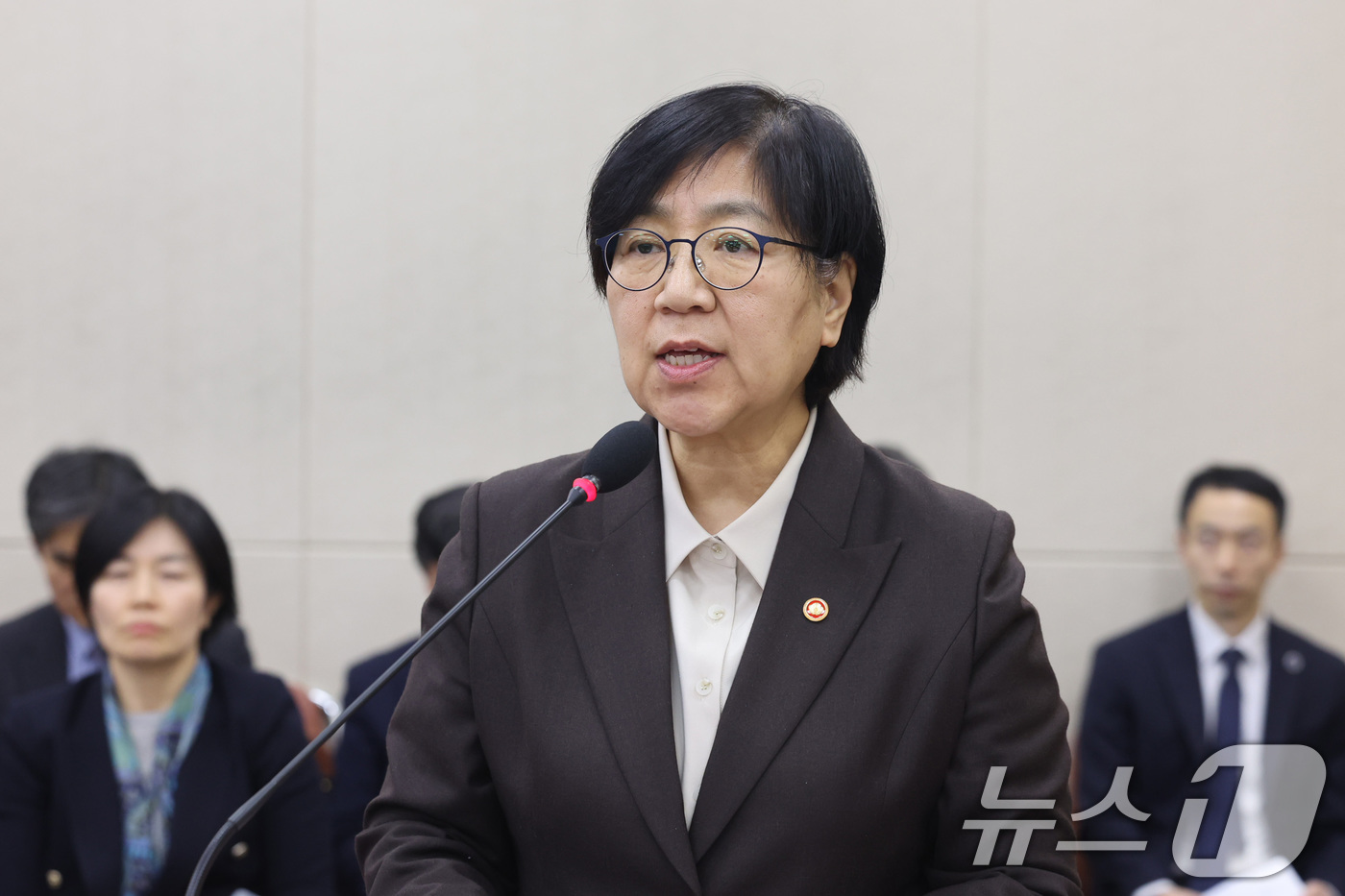 (서울=뉴스1) 신웅수 기자 = 정은경 보건복지부 장관이 10일 서울 여의도 국회에서 열린 보건복지위원회 전체회의에서 업무 보고를 하고 있다. 2026.3.10/뉴스1