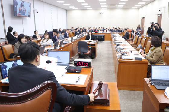 보건복지위원회 주재하는 박주민 위원장