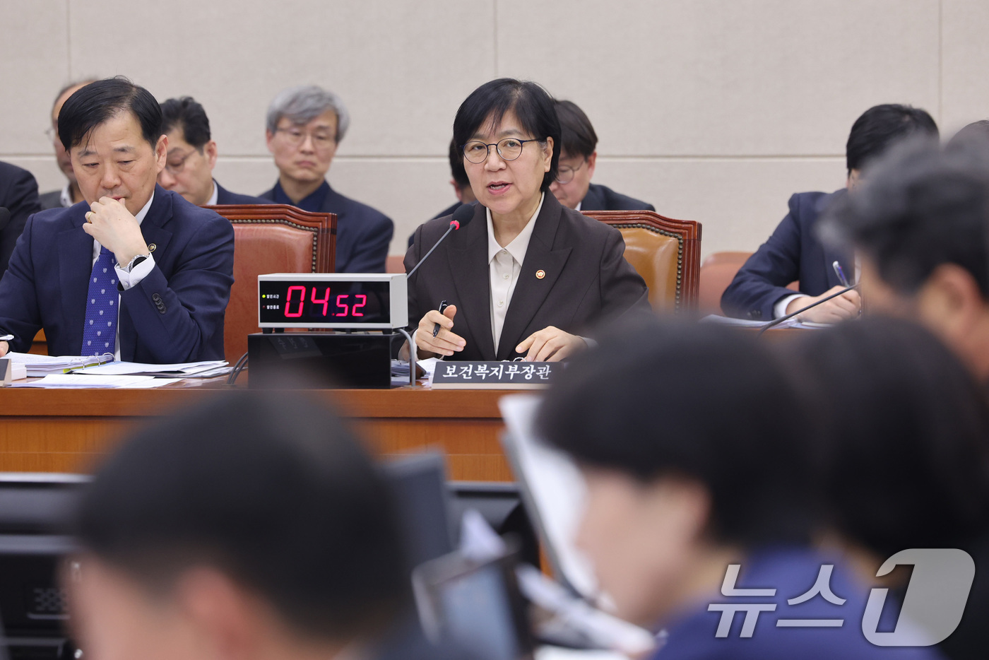 (서울=뉴스1) 신웅수 기자 = 정은경 보건복지부 장관이 10일 서울 여의도 국회에서 열린 보건복지위원회 전체회의에서 의원 질의에 답변하고 있다. 2026.3.10/뉴스1