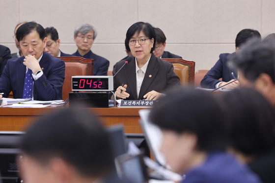 현안 답변하는 정은경 장관