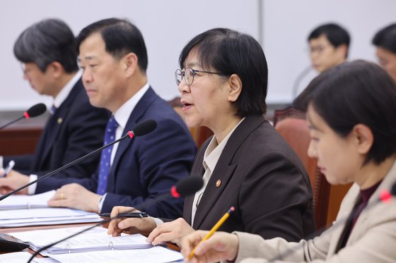 답변하는 정은경 장관