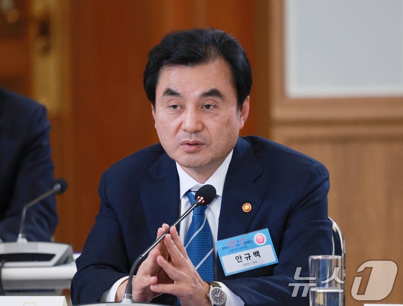 (서울=뉴스1) 허경 기자 = 안규백 국방부 장관이 10일 청와대에서 열린 상생을 실천하는 기업인과의 대화에서 발언하고 있다. 2026.3.10/뉴스1