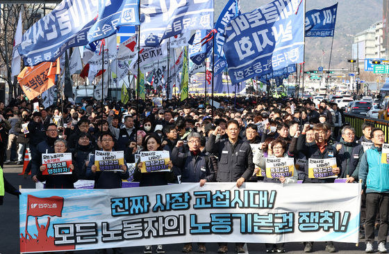 도심 행진하는 민주노총