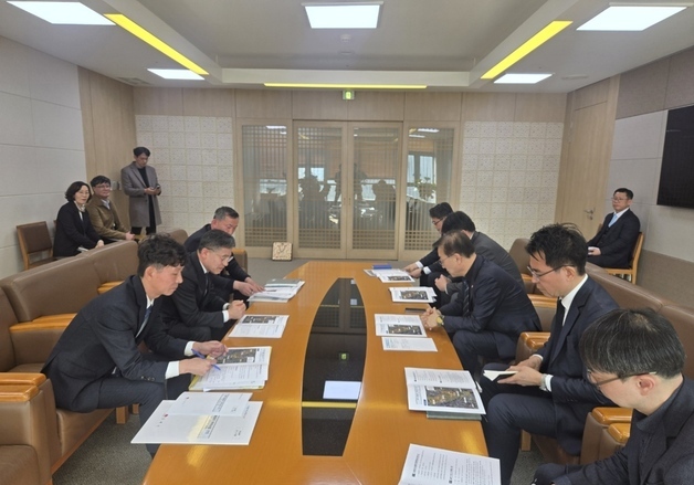 정성주 김제시장 "25년 방치된 공항부지, 첨단산업 거점으로 전환해야"